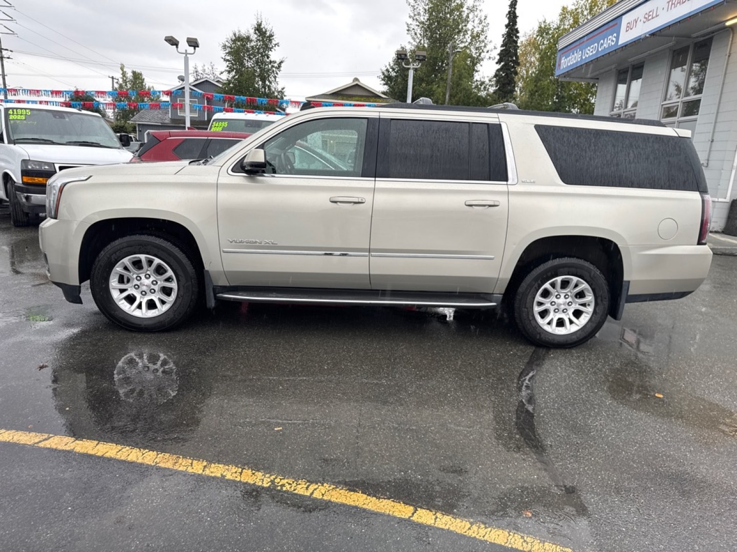 2015 BEIGE GMC YUKON XL 1500 SLE (1GKS2GKC2FR) with an 5.3L engine, Automatic transmission, located at 929 East 8th Ave, Anchorage, AK, 99501, (907) 274-2277, 61.214783, -149.866074- Photo#1