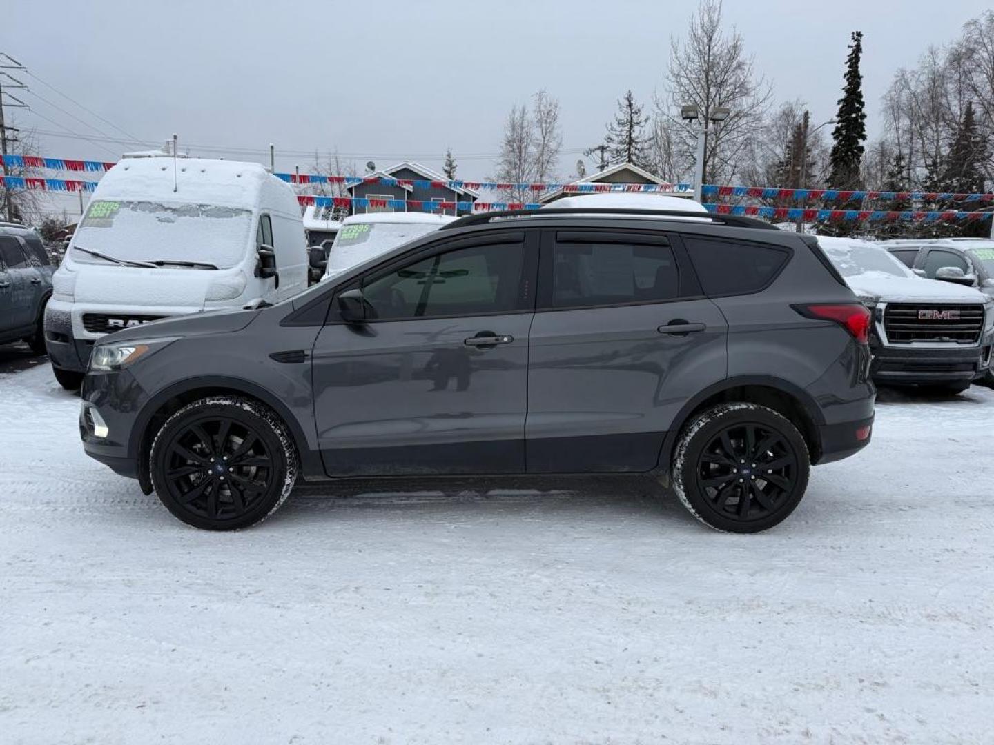 2019 GRAY FORD ESCAPE SE (1FMCU9GD1KU) with an 1.5L engine, Automatic transmission, located at 929 East 8th Ave, Anchorage, AK, 99501, (907) 274-2277, 61.214783, -149.866074 - Photo#1
