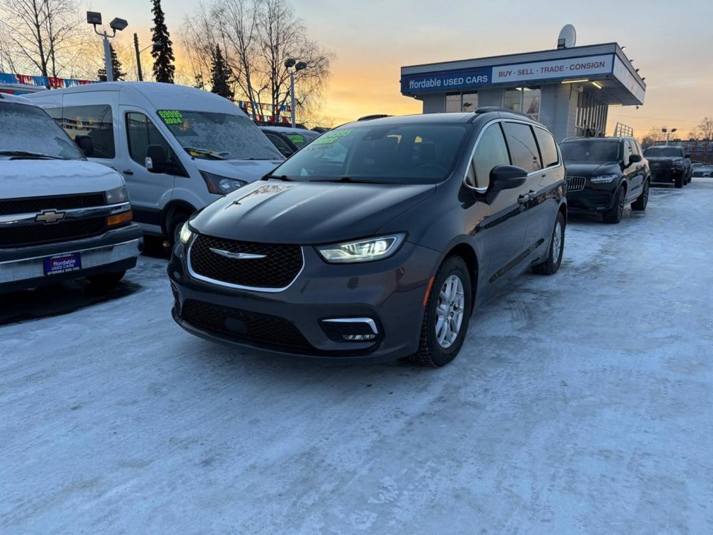 2022 GRAY CHRYSLER PACIFICA TOURING L (2C4RC1BG7NR) with an 3.6L engine, Automatic transmission, located at 929 East 8th Ave, Anchorage, AK, 99501, (907) 274-2277, 61.214783, -149.866074 - Photo#0