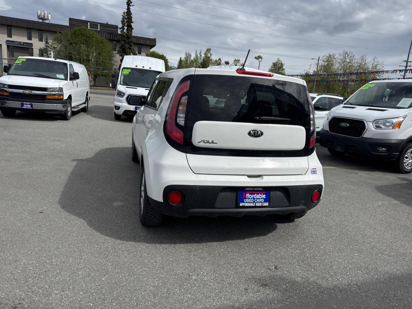 2018 WHITE KIA SOUL (KNDJN2A24J7) with an 1.6L engine, 6-Speed Manual transmission, located at 929 East 8th Ave, Anchorage, AK, 99501, (907) 274-2277, 61.214783, -149.866074 - Photo#4