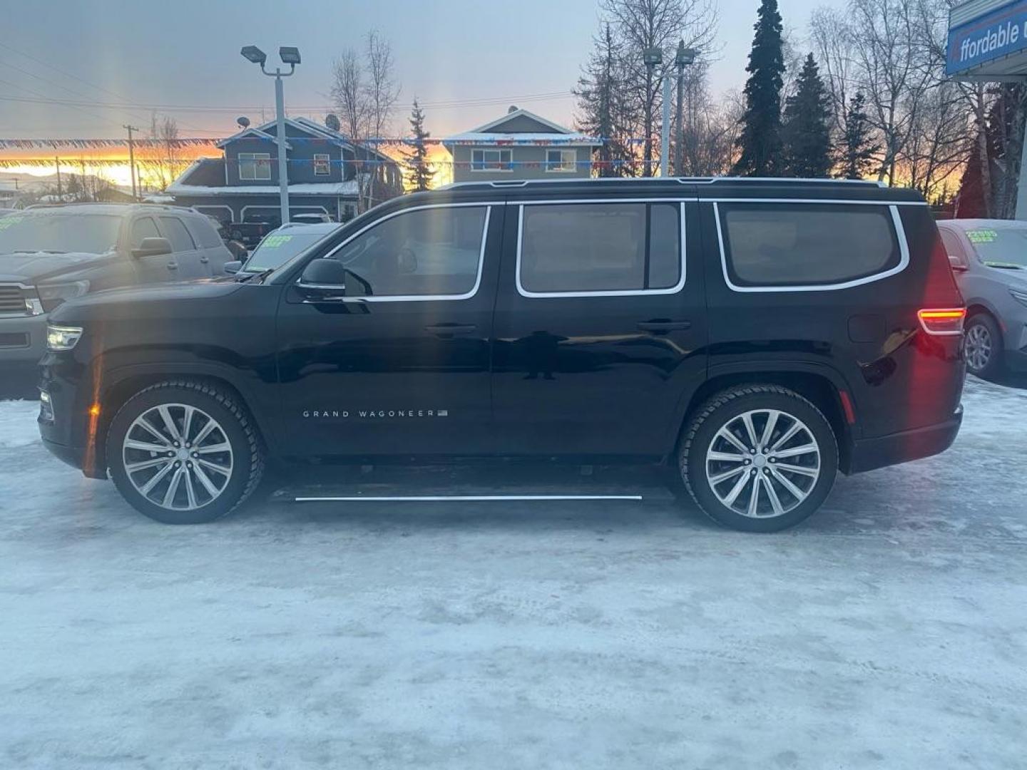 2022 BLACK JEEP GRAND WAGONEER SERIES II (1C4SJVFJ8NS) with an 6.4L engine, Automatic transmission, located at 929 East 8th Ave, Anchorage, AK, 99501, (907) 274-2277, 61.214783, -149.866074 - Photo#1