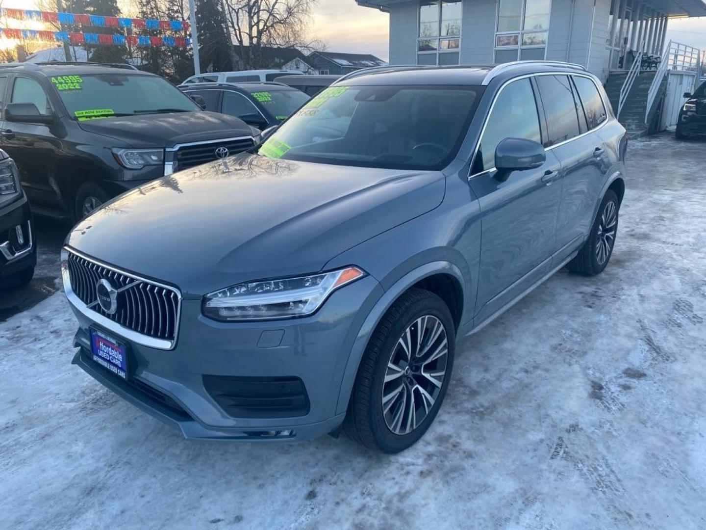2021 GRAY VOLVO XC90 T6 MOMENTUM (YV4A221K2M1) with an 2.0L engine, Automatic transmission, located at 929 East 8th Ave, Anchorage, AK, 99501, (907) 274-2277, 61.214783, -149.866074 - Photo#0