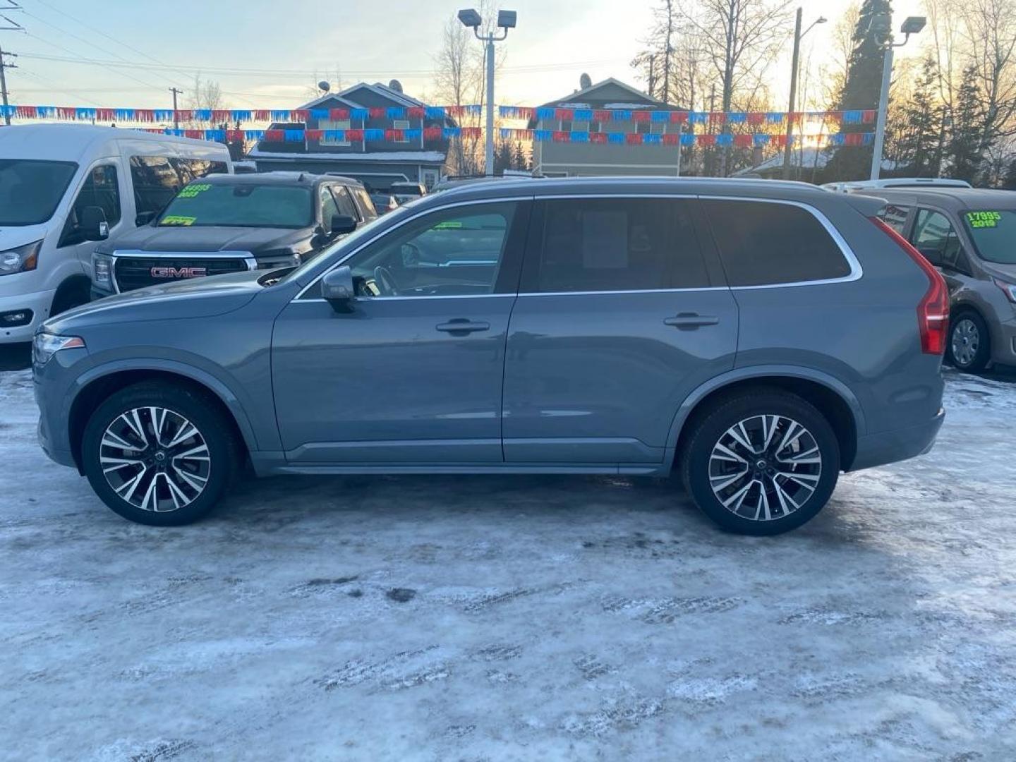 2021 GRAY VOLVO XC90 T6 MOMENTUM (YV4A221K2M1) with an 2.0L engine, Automatic transmission, located at 929 East 8th Ave, Anchorage, AK, 99501, (907) 274-2277, 61.214783, -149.866074 - Photo#1