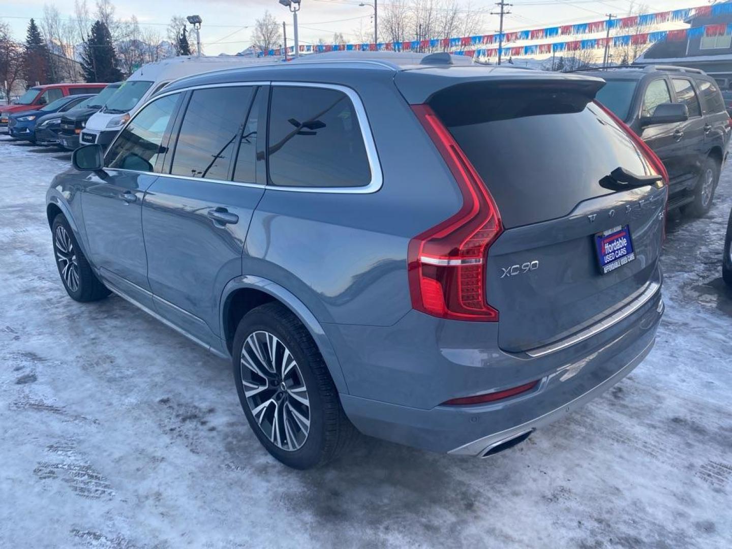 2021 GRAY VOLVO XC90 T6 MOMENTUM (YV4A221K2M1) with an 2.0L engine, Automatic transmission, located at 929 East 8th Ave, Anchorage, AK, 99501, (907) 274-2277, 61.214783, -149.866074 - Photo#2