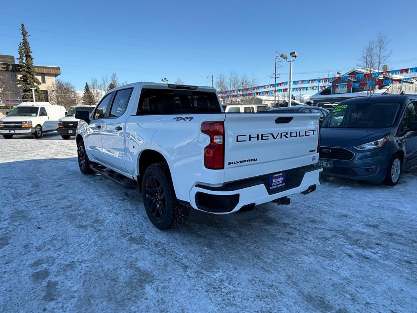 2021 WHITE CHEVROLET SILVERADO 1500 RST (1GCUYEED2MZ) with an 5.3L engine, Automatic transmission, located at 929 East 8th Ave, Anchorage, AK, 99501, (907) 274-2277, 61.214783, -149.866074 - Photo#2