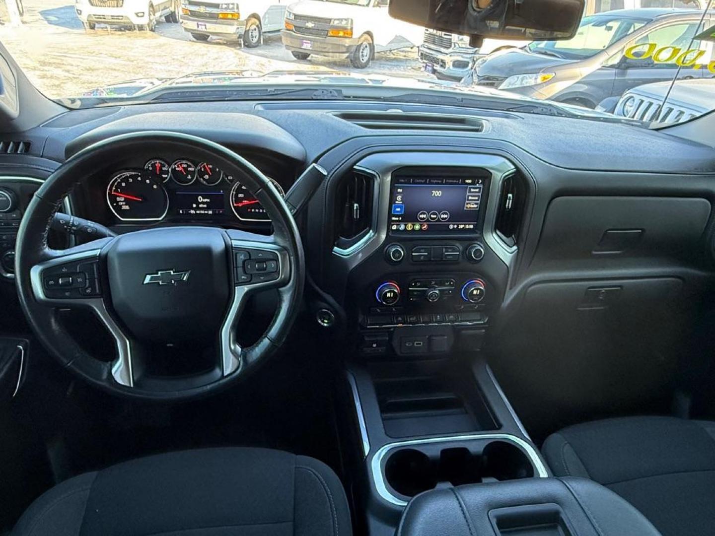 2021 WHITE CHEVROLET SILVERADO 1500 RST (1GCUYEED2MZ) with an 5.3L engine, Automatic transmission, located at 929 East 8th Ave, Anchorage, AK, 99501, (907) 274-2277, 61.214783, -149.866074 - Photo#4