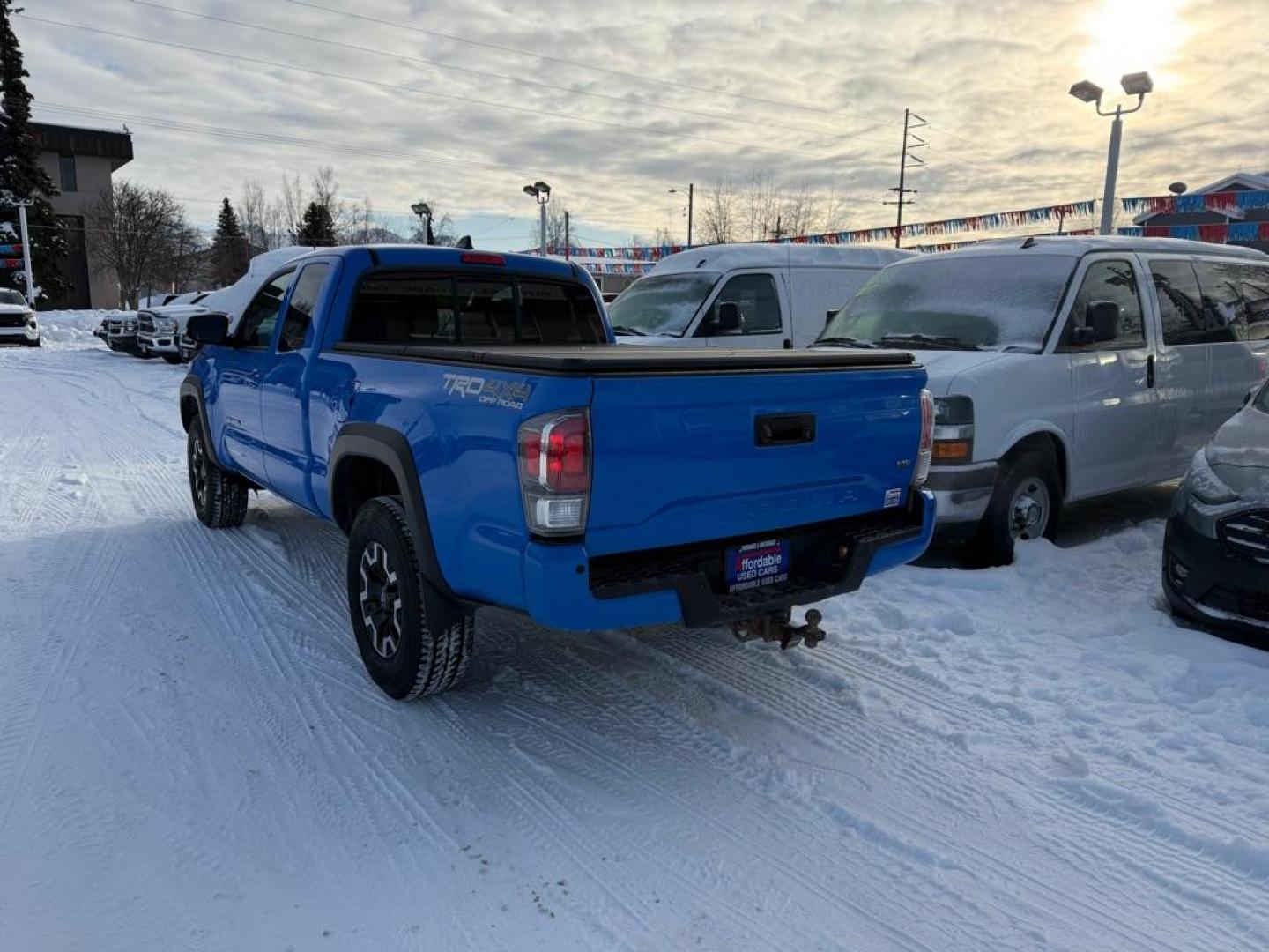 2020 BLUE TOYOTA TACOMA ACCESS CAB (5TFSZ5AN9LX) with an 3.5L engine, Automatic transmission, located at 929 East 8th Ave, Anchorage, AK, 99501, (907) 274-2277, 61.214783, -149.866074 - Photo#3