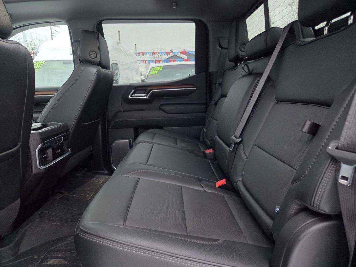 2024 SILVER GMC SIERRA 1500 DENALI (1GTUUGEL6RZ) with an 6.2L engine, Automatic transmission, located at 929 East 8th Ave, Anchorage, AK, 99501, (907) 274-2277, 61.214783, -149.866074 - Photo#3