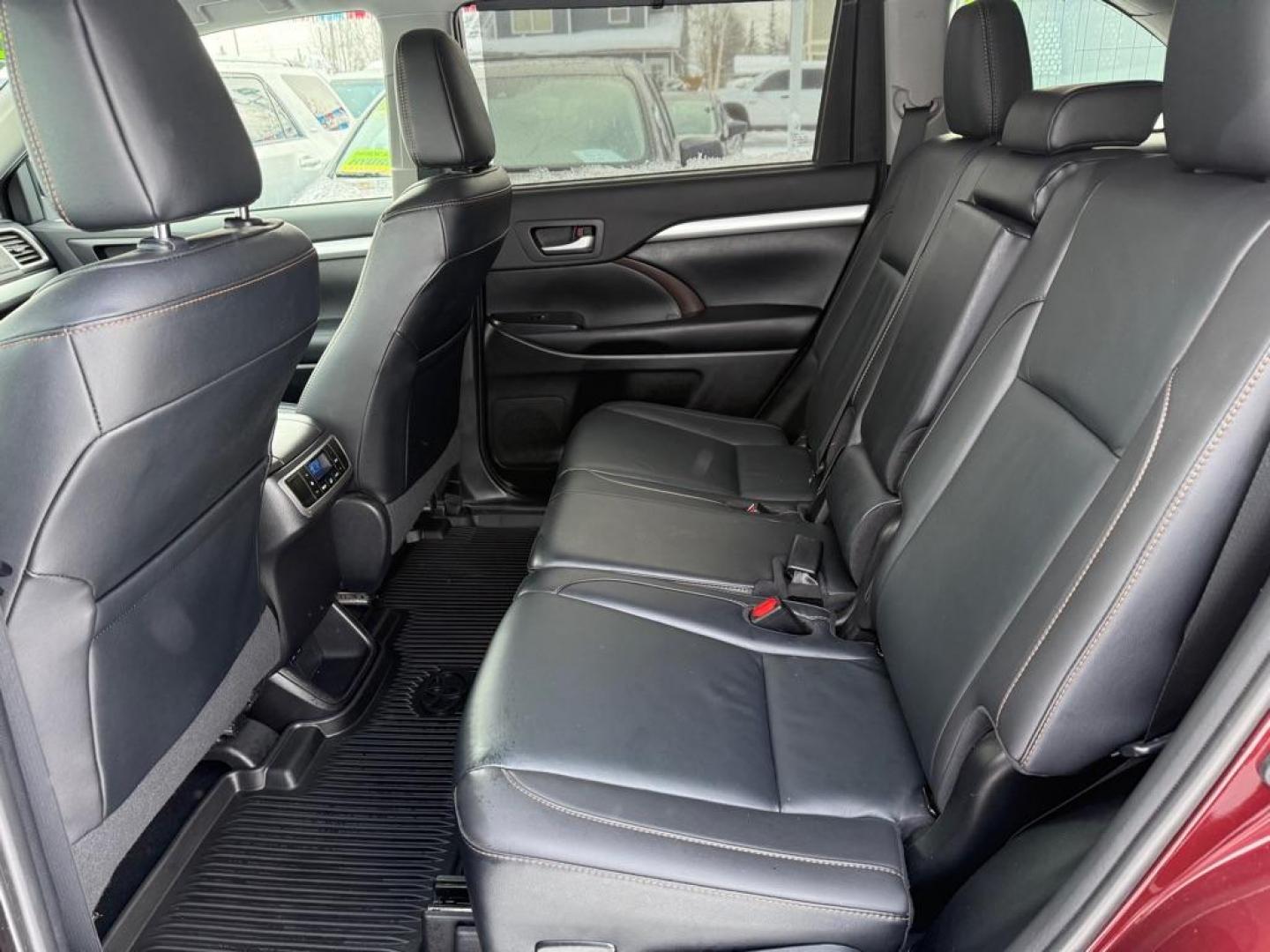 2019 MAROON TOYOTA HIGHLANDER XLE (5TDJZRFH0KS) with an 3.5L engine, Automatic transmission, located at 929 East 8th Ave, Anchorage, AK, 99501, (907) 274-2277, 61.214783, -149.866074 - Photo#3