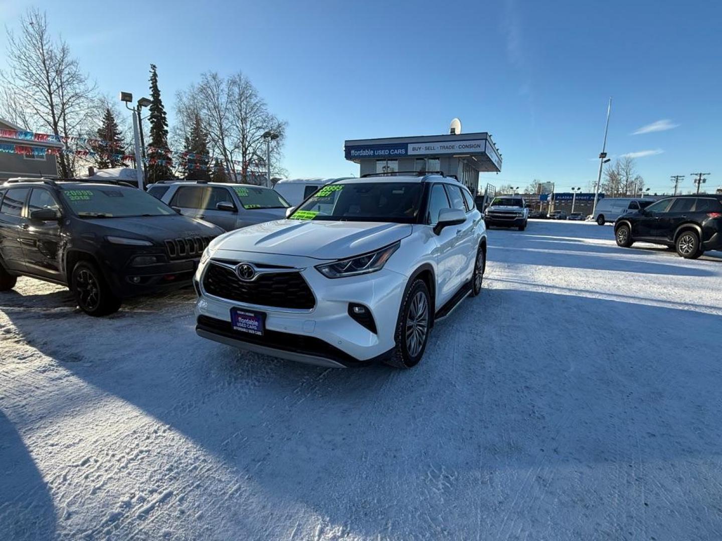 2021 WHITE TOYOTA HIGHLANDER PLATINUM (5TDFZRBH2MS) with an 3.5L engine, Automatic transmission, located at 929 East 8th Ave, Anchorage, AK, 99501, (907) 274-2277, 61.214783, -149.866074 - Photo#0