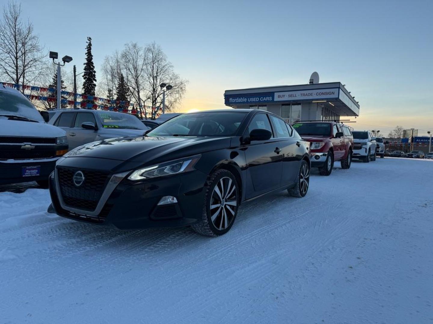 2021 BLACK NISSAN ALTIMA SR (1N4BL4CW9MN) with an 2.5L engine, Continuously Variable transmission, located at 929 East 8th Ave, Anchorage, AK, 99501, (907) 274-2277, 61.214783, -149.866074 - Photo#0