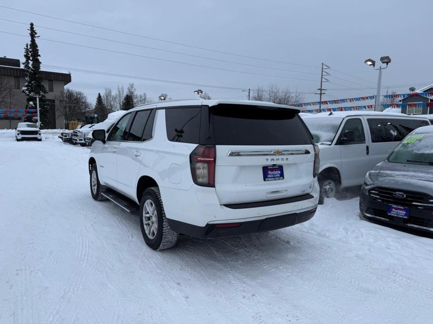 2021 WHITE CHEVROLET TAHOE 1500 LT (1GNSKNKD6MR) with an 5.3L engine, Automatic transmission, located at 929 East 8th Ave, Anchorage, AK, 99501, (907) 274-2277, 61.214783, -149.866074 - Photo#2