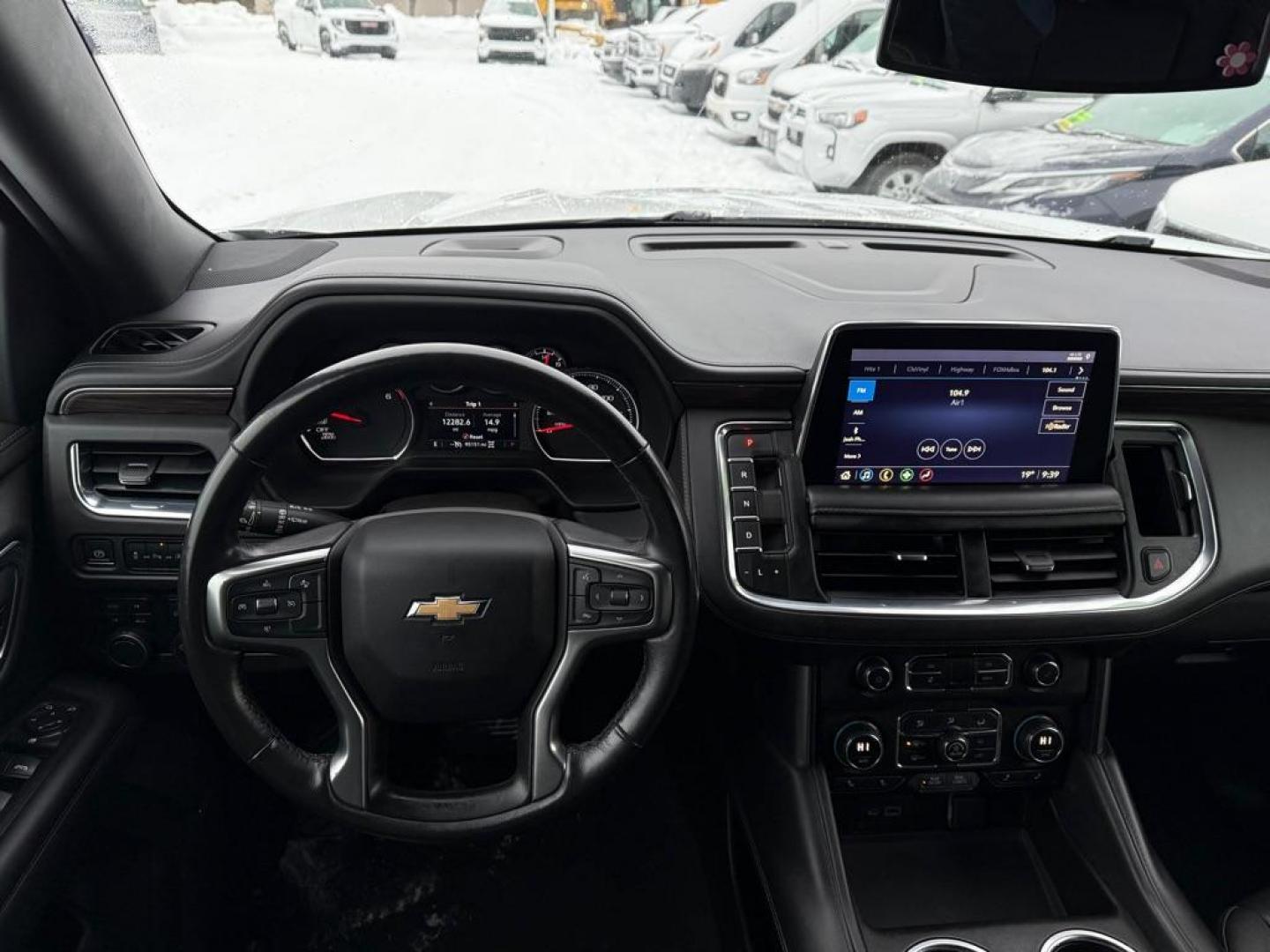 2021 WHITE CHEVROLET TAHOE 1500 LT (1GNSKNKD6MR) with an 5.3L engine, Automatic transmission, located at 929 East 8th Ave, Anchorage, AK, 99501, (907) 274-2277, 61.214783, -149.866074 - Photo#4