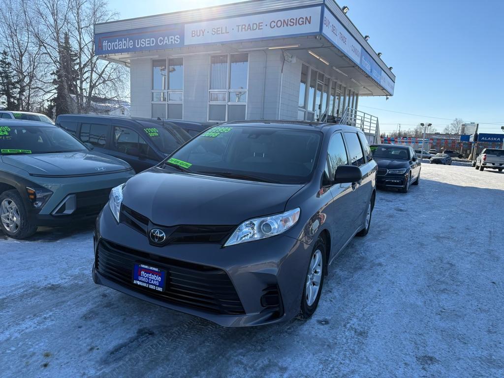 photo of 2018 TOYOTA SIENNA L