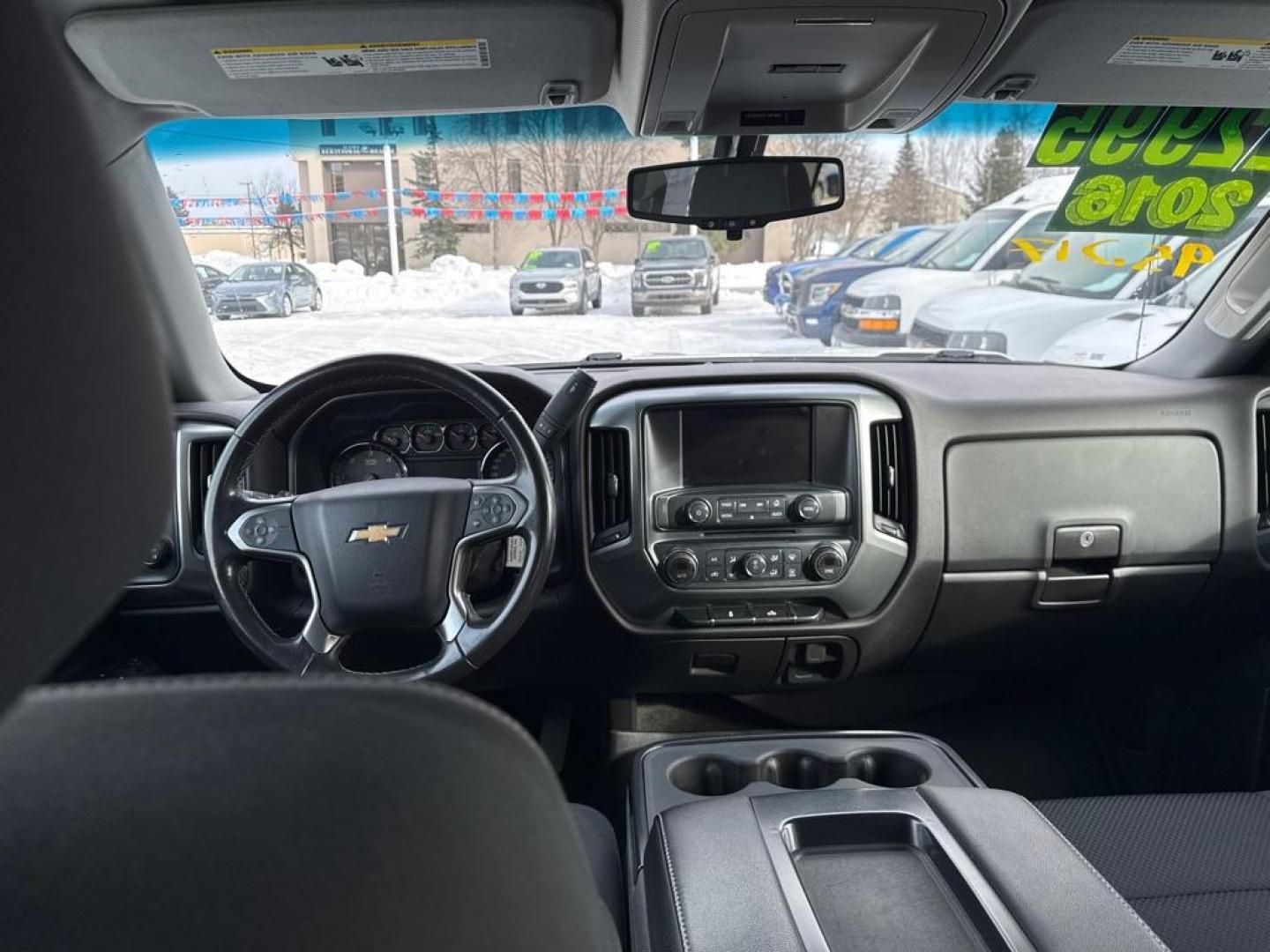 2016 WHITE CHEVROLET SILVERADO 1500 LT (1GCUKREC8GF) with an 5.3L engine, Automatic transmission, located at 929 East 8th Ave, Anchorage, AK, 99501, (907) 274-2277, 61.214783, -149.866074 - Photo#4