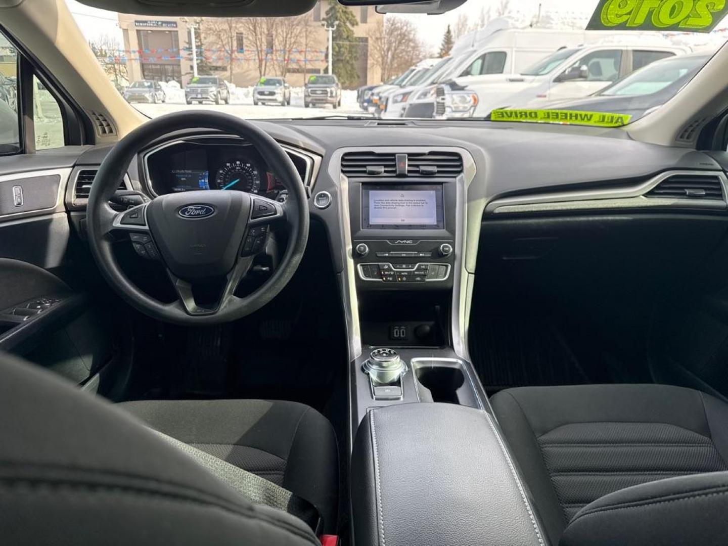 2019 WHITE FORD FUSION SE (3FA6P0T9XKR) with an 2.0L engine, Automatic transmission, located at 929 East 8th Ave, Anchorage, AK, 99501, (907) 274-2277, 61.214783, -149.866074 - Photo#4