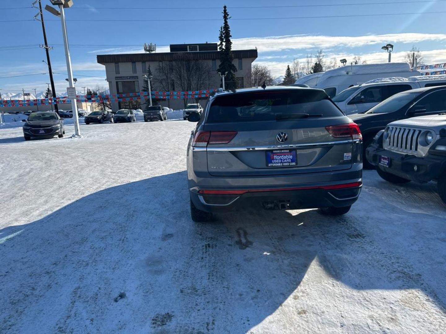 2020 GRAY VOLKSWAGEN ATLAS CROSS SPO SEL (1V2ME2CAXLC) with an 3.6L engine, Automatic transmission, located at 929 East 8th Ave, Anchorage, AK, 99501, (907) 274-2277, 61.214783, -149.866074 - Photo#2