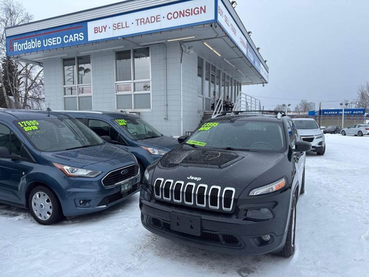 2015 BLACK JEEP CHEROKEE LATITUDE (1C4PJMCB7FW) with an 2.4L engine, Automatic transmission, located at 929 East 8th Ave, Anchorage, AK, 99501, (907) 274-2277, 61.214783, -149.866074 - Photo#0