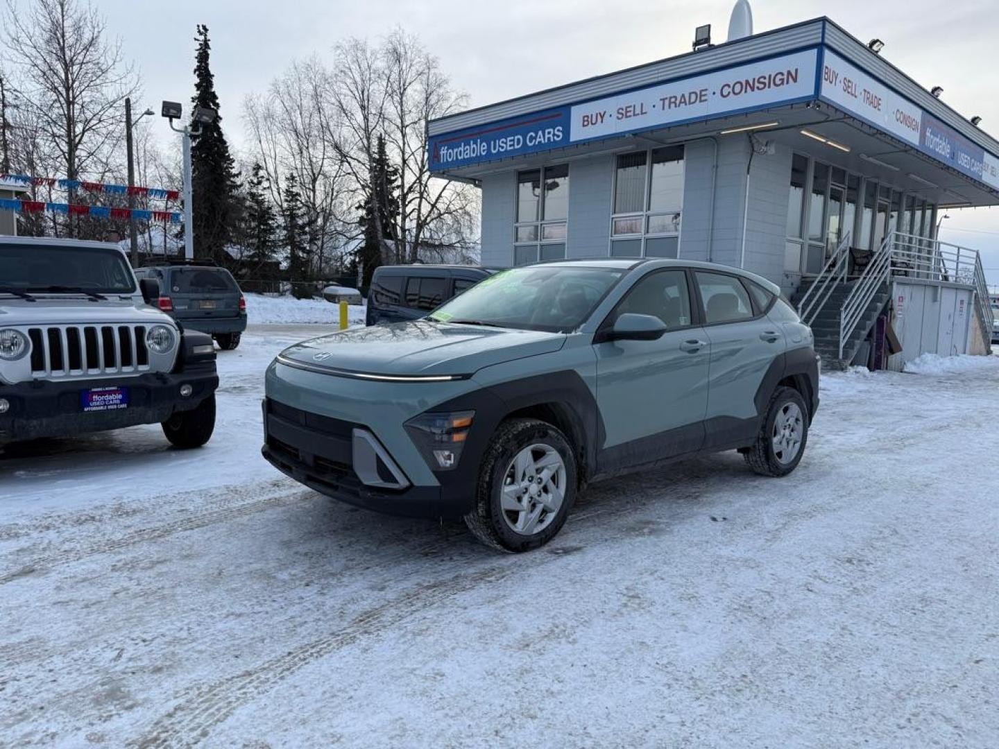2024 GREEN HYUNDAI KONA SE (KM8HACAB1RU) with an 2.0L engine, Continuously Variable transmission, located at 929 East 8th Ave, Anchorage, AK, 99501, (907) 274-2277, 61.214783, -149.866074 - Photo#4