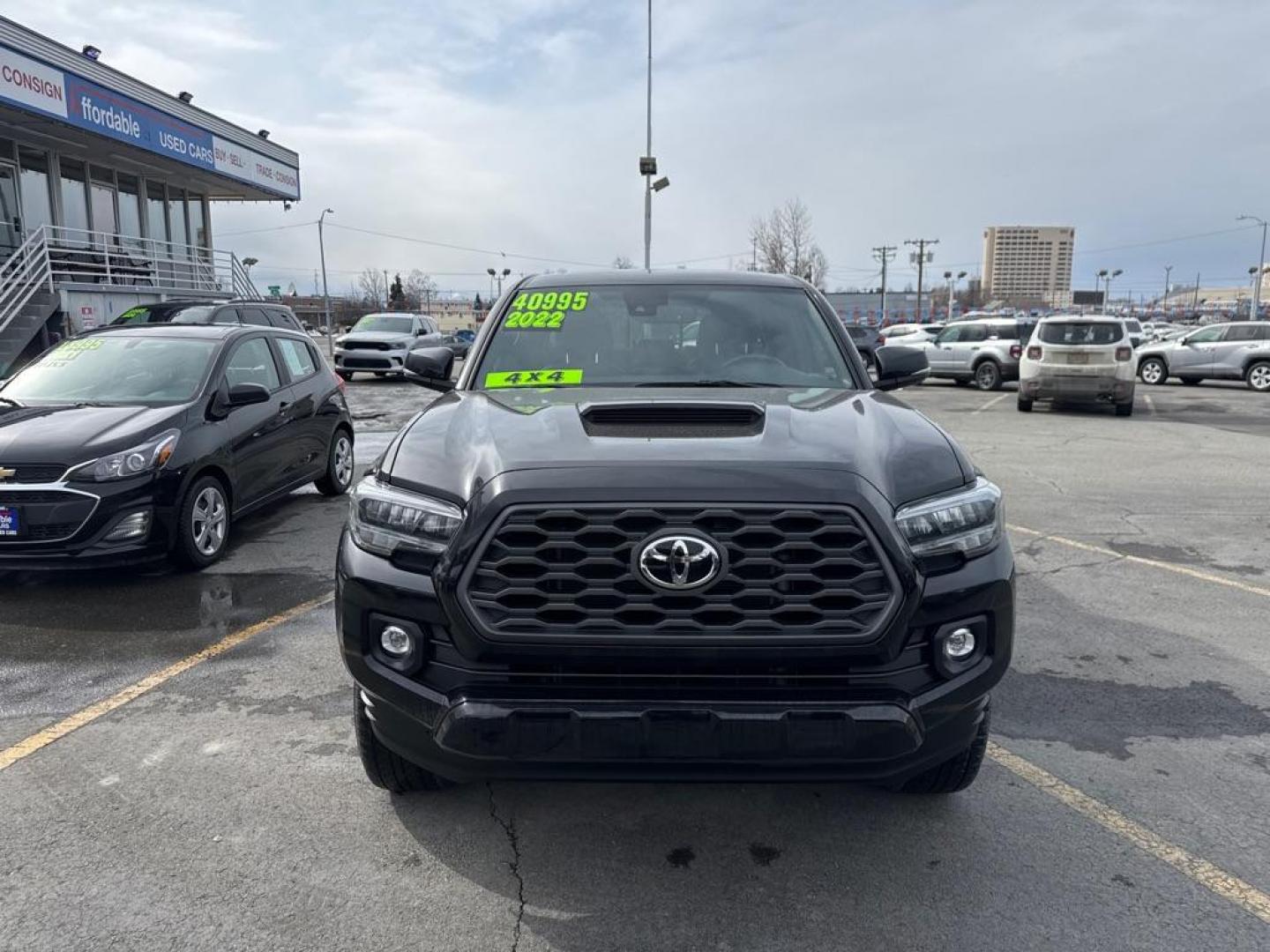 2022 BLACK TOYOTA TACOMA DOUBLE CAB (3TMDZ5BN7NM) with an 3.5L engine, Automatic transmission, located at 929 East 8th Ave, Anchorage, AK, 99501, (907) 274-2277, 61.214783, -149.866074 - Photo#0