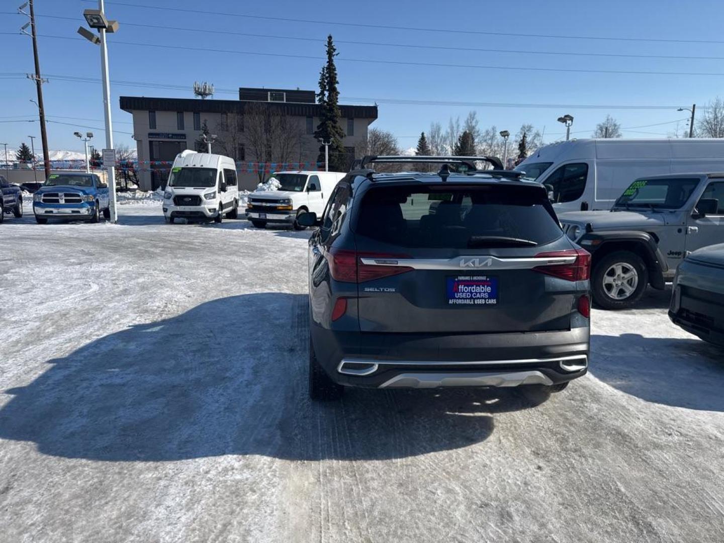 2022 GRAY KIA SELTOS SX (KNDETCA29N7) with an 1.6L engine, Automatic transmission, located at 929 East 8th Ave, Anchorage, AK, 99501, (907) 274-2277, 61.214783, -149.866074 - Photo#2
