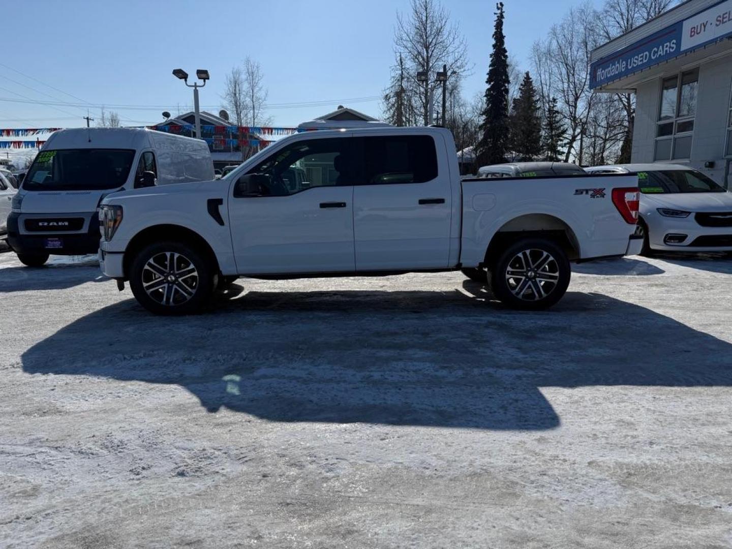 2023 WHITE FORD F150 SUPERCREW (1FTEW1EP9PK) with an 2.7L engine, Automatic transmission, located at 929 East 8th Ave, Anchorage, AK, 99501, (907) 274-2277, 61.214783, -149.866074 - Photo#1