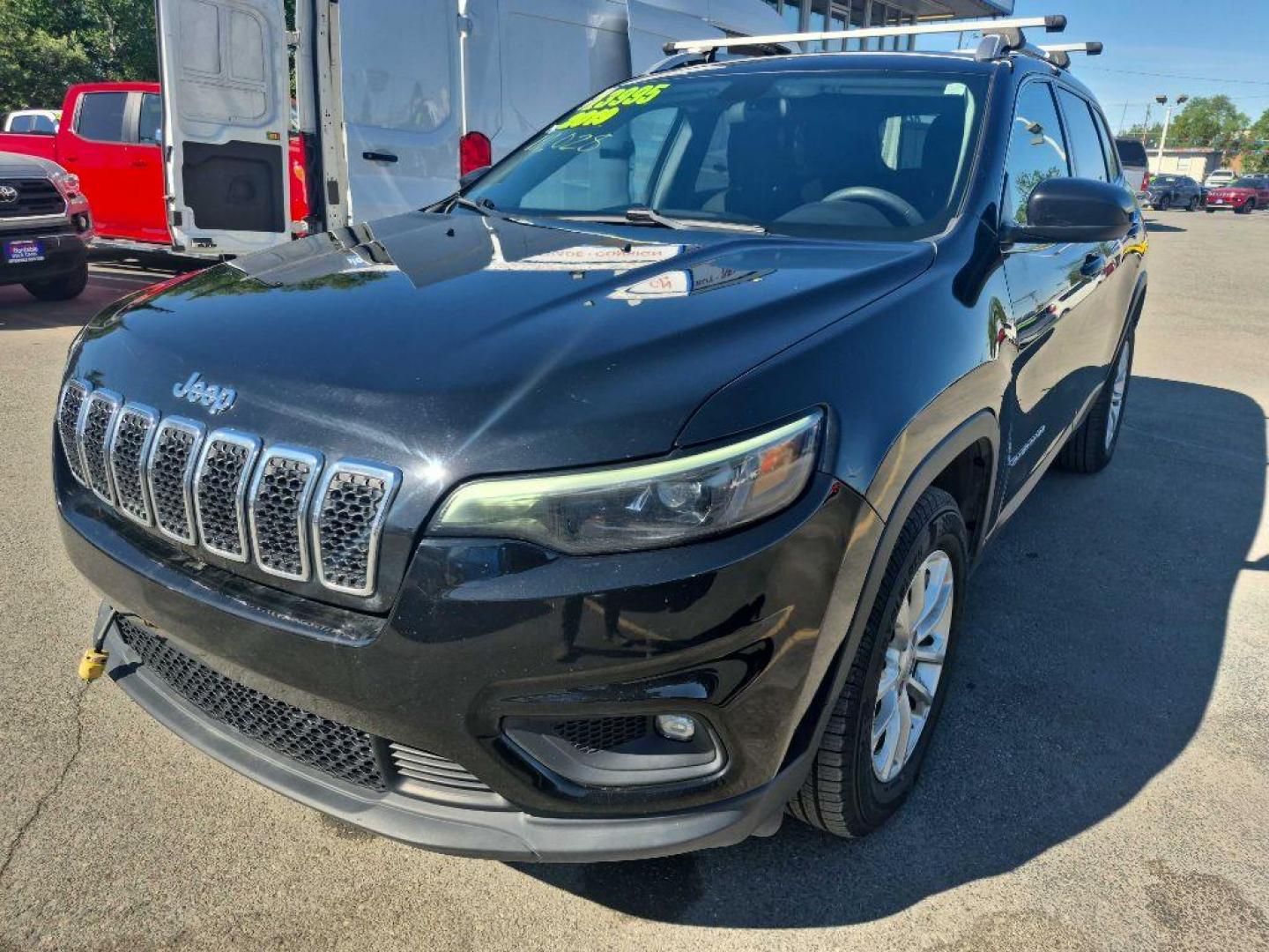 2019 BLACK JEEP CHEROKEE LATITUDE (1C4PJMCB5KD) with an 2.4L engine, Automatic transmission, located at 929 East 8th Ave, Anchorage, AK, 99501, (907) 274-2277, 61.214783, -149.866074- Photo#0
