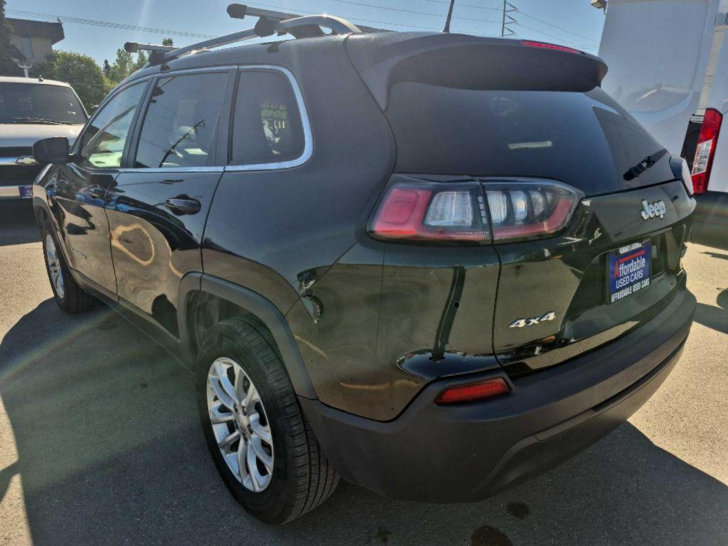 2019 BLACK JEEP CHEROKEE LATITUDE (1C4PJMCB5KD) with an 2.4L engine, Automatic transmission, located at 929 East 8th Ave, Anchorage, AK, 99501, (907) 274-2277, 61.214783, -149.866074- Photo#3