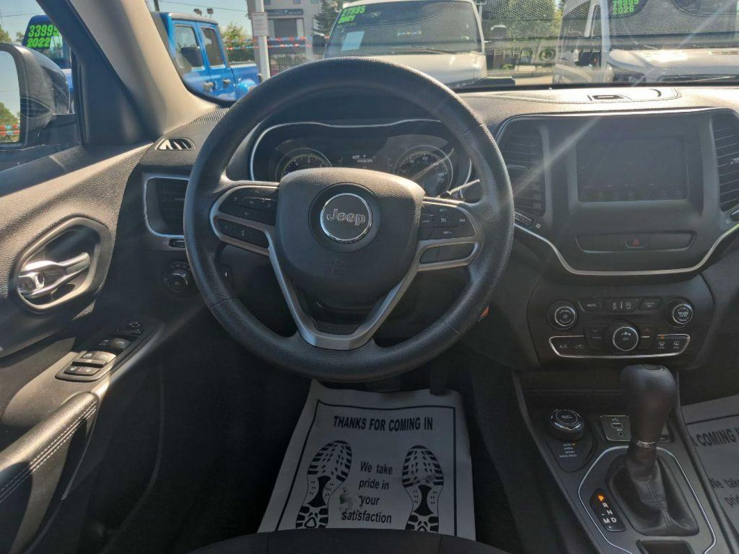 2019 BLACK JEEP CHEROKEE LATITUDE (1C4PJMCB5KD) with an 2.4L engine, Automatic transmission, located at 929 East 8th Ave, Anchorage, AK, 99501, (907) 274-2277, 61.214783, -149.866074- Photo#5