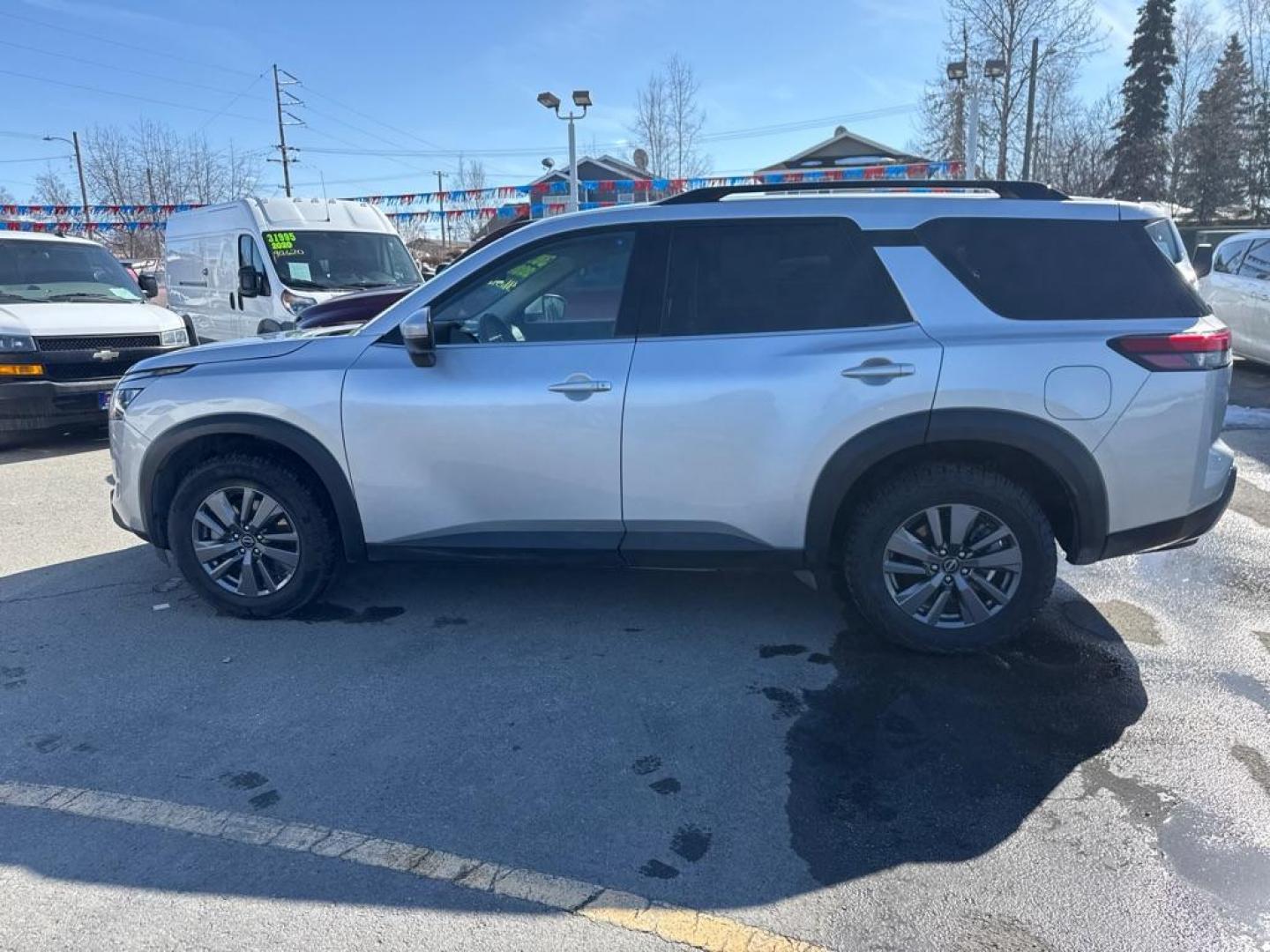 2024 SILVER NISSAN PATHFINDER SV (5N1DR3BC8RC) with an 3.5L engine, Automatic transmission, located at 929 East 8th Ave, Anchorage, AK, 99501, (907) 274-2277, 61.214783, -149.866074 - Photo#1