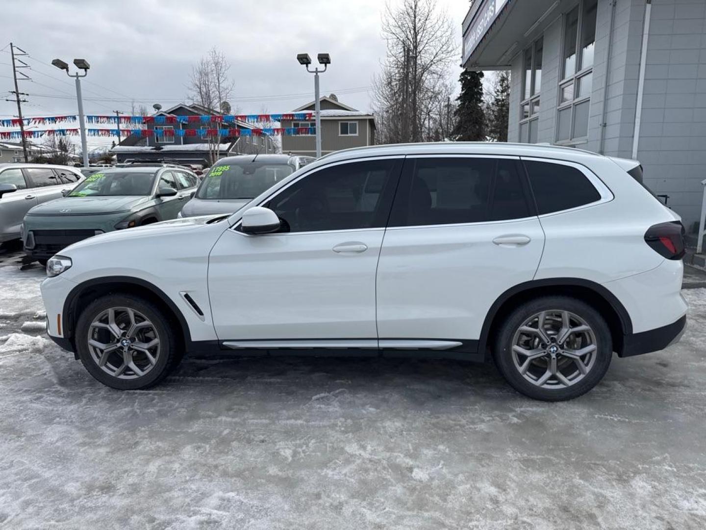 2022 WHITE BMW X3 XDRIVE30I (5UX53DP06N9) with an 2.0L engine, Automatic transmission, located at 929 East 8th Ave, Anchorage, AK, 99501, (907) 274-2277, 61.214783, -149.866074 - Photo#1