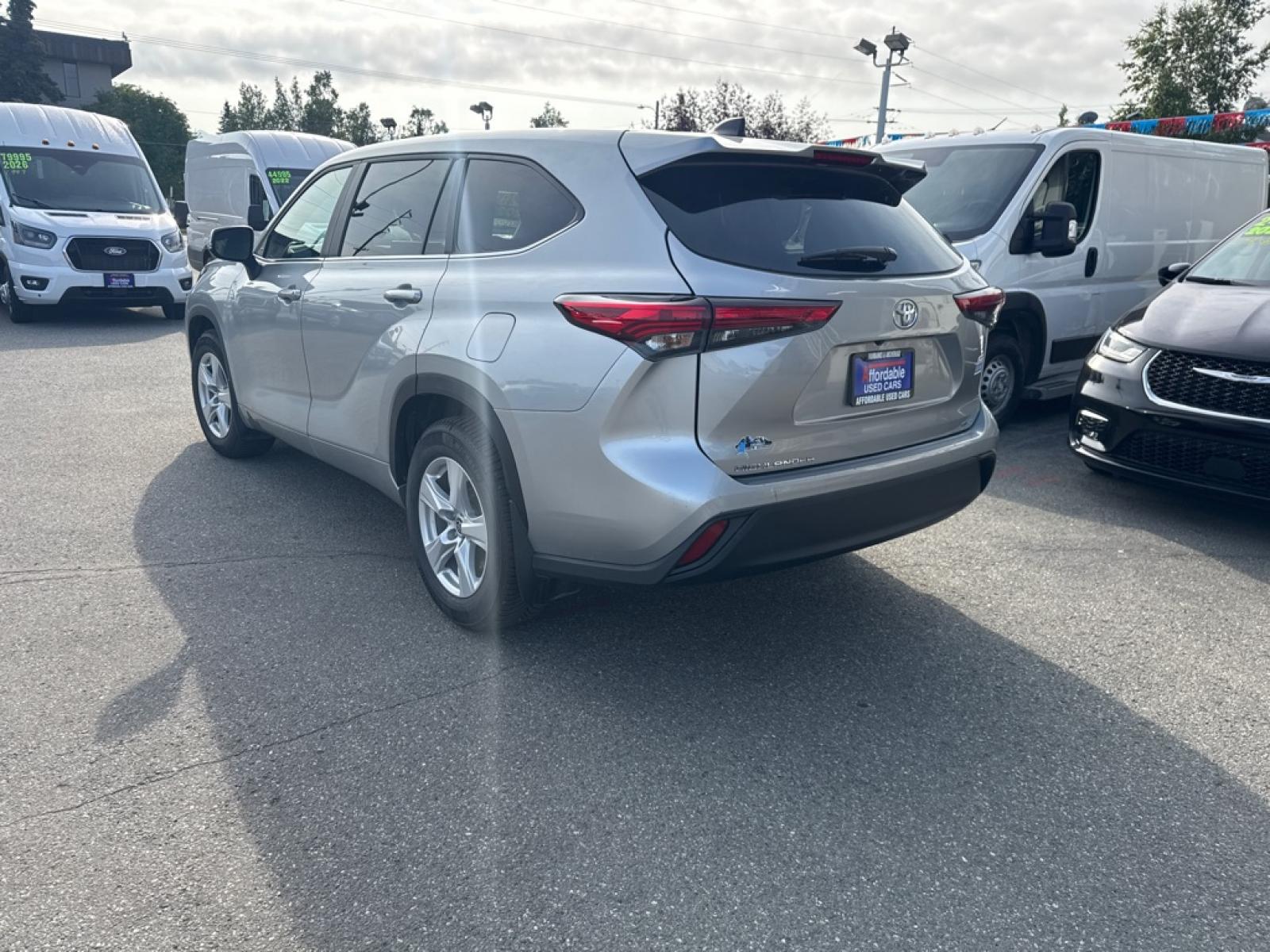 2023 SILVER TOYOTA HIGHLANDER L (5TDKDRBH0PS) with an 2.4L engine, Automatic transmission, located at 929 East 8th Ave, Anchorage, AK, 99501, (907) 274-2277, 61.214783, -149.866074 - Photo#4
