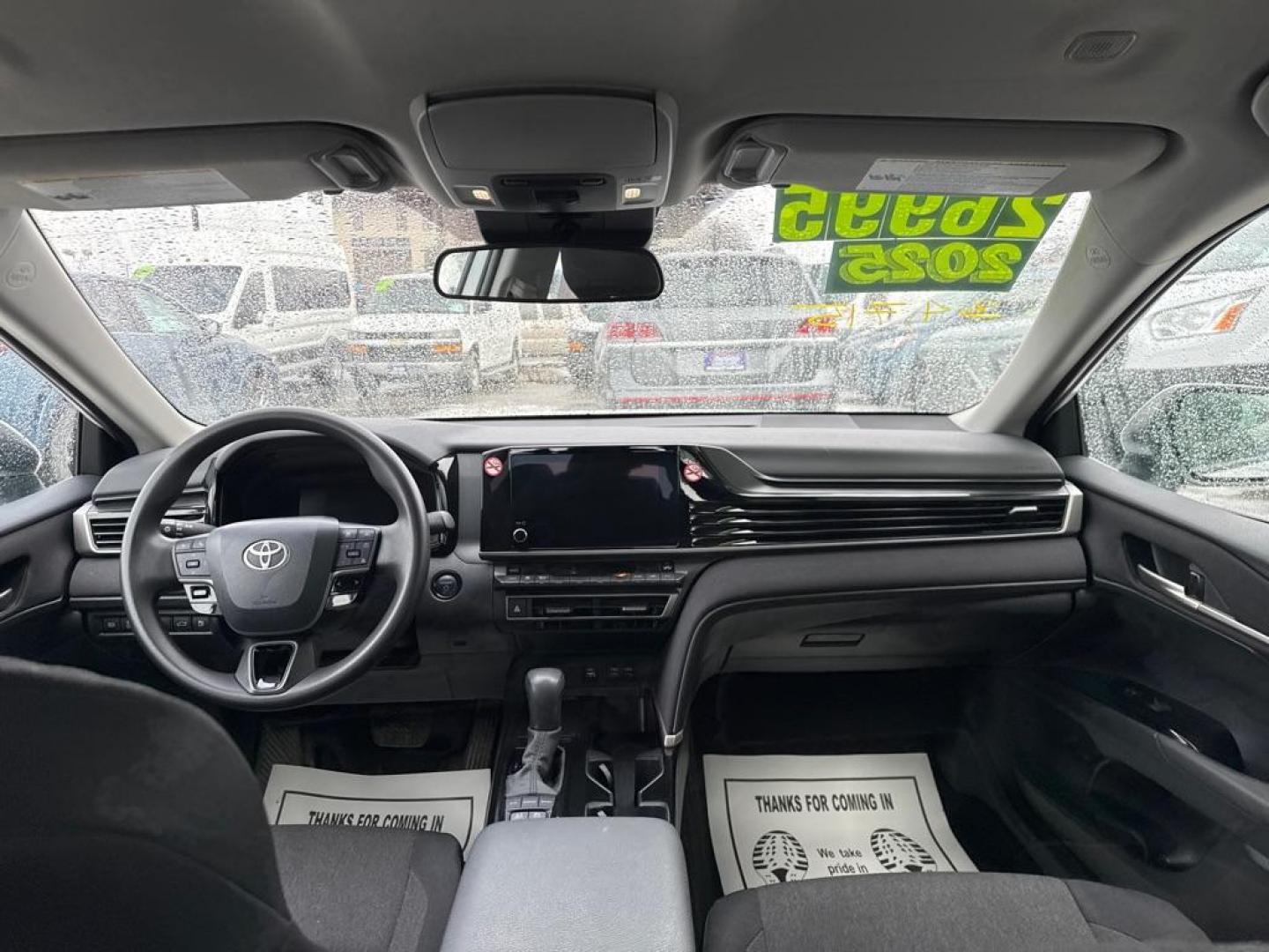 2025 WHITE TOYOTA CAMRY SE HYBRID (4T1DAACK2SU) with an 2.5L engine, Continuously Variable transmission, located at 929 East 8th Ave, Anchorage, AK, 99501, (907) 274-2277, 61.214783, -149.866074 - Photo#4