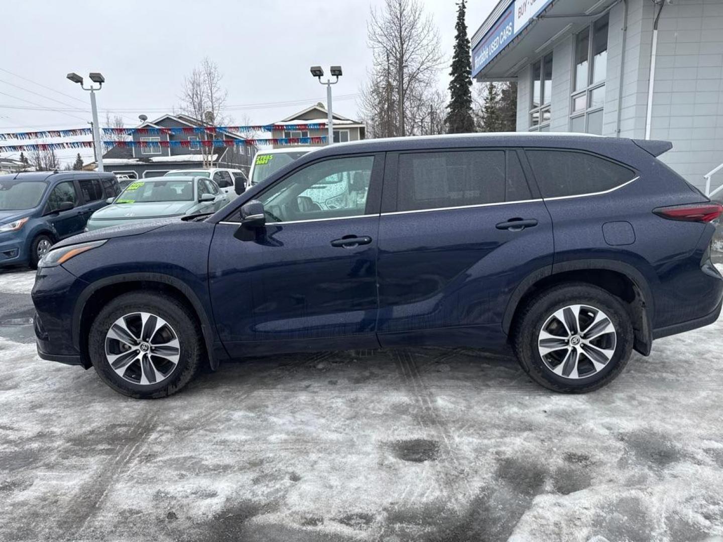 2024 BLUE TOYOTA HIGHLANDER LE (5TDKDRBH9RS) with an 2.4L engine, Automatic transmission, located at 929 East 8th Ave, Anchorage, AK, 99501, (907) 274-2277, 61.214783, -149.866074 - Photo#1