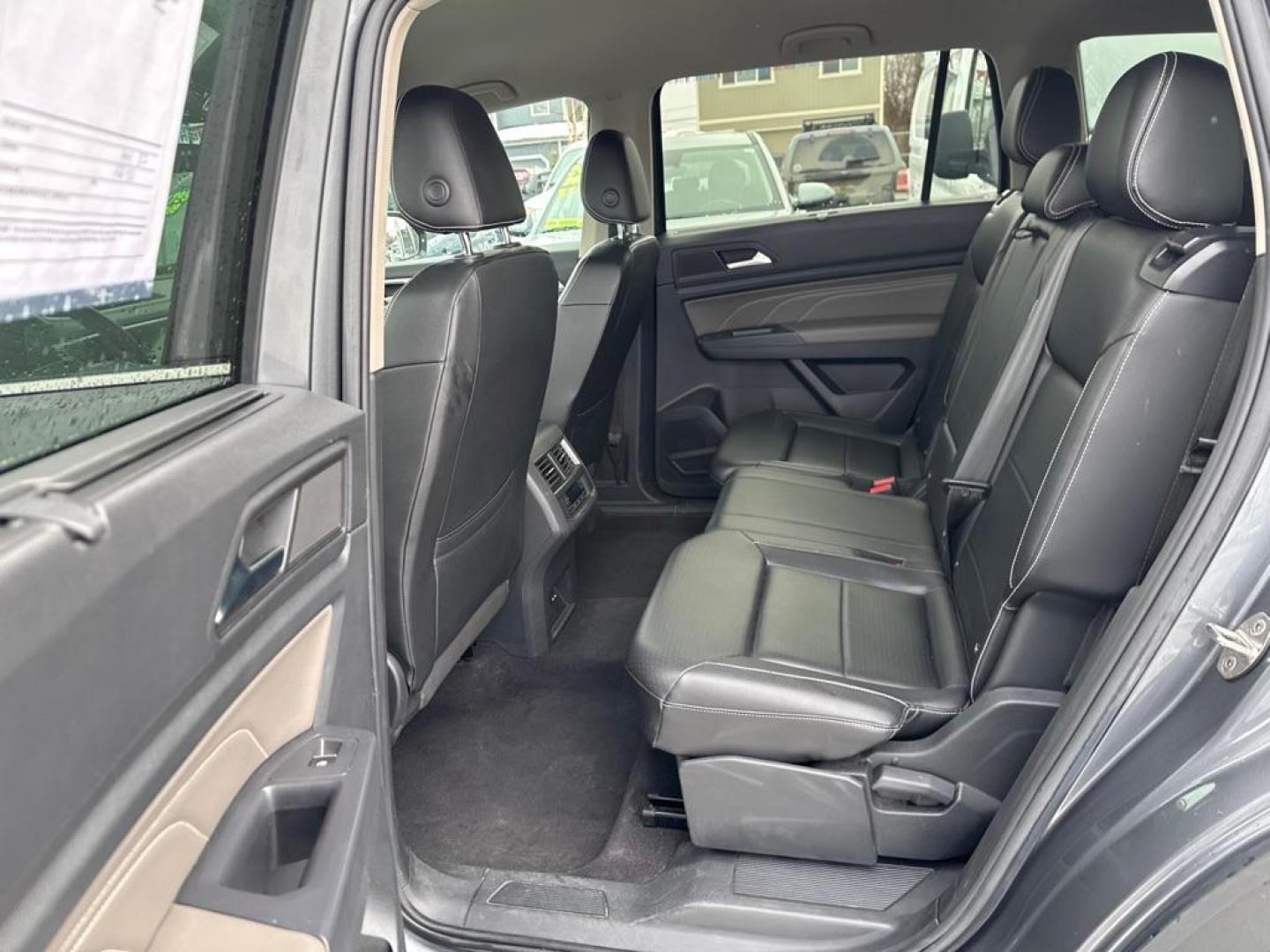 2021 GRAY VOLKSWAGEN ATLAS SE (1V2HR2CA3MC) with an 3.6L engine, Automatic transmission, located at 929 East 8th Ave, Anchorage, AK, 99501, (907) 274-2277, 61.214783, -149.866074 - Photo#3