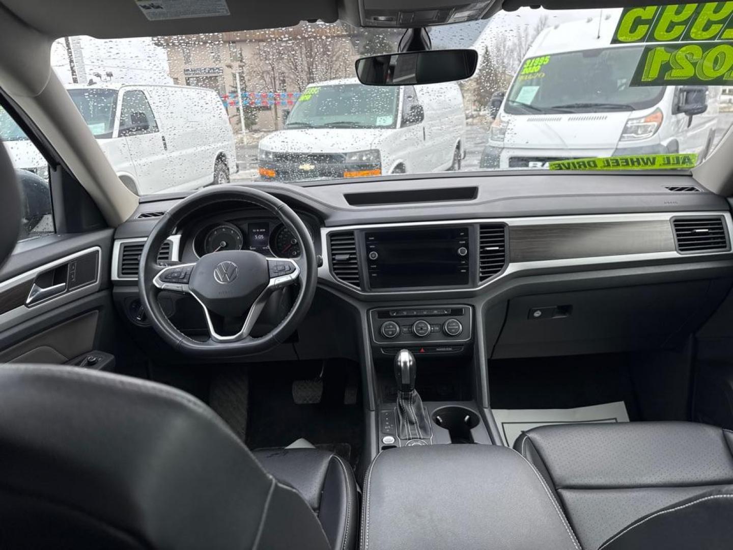 2021 GRAY VOLKSWAGEN ATLAS SE (1V2HR2CA3MC) with an 3.6L engine, Automatic transmission, located at 929 East 8th Ave, Anchorage, AK, 99501, (907) 274-2277, 61.214783, -149.866074 - Photo#4