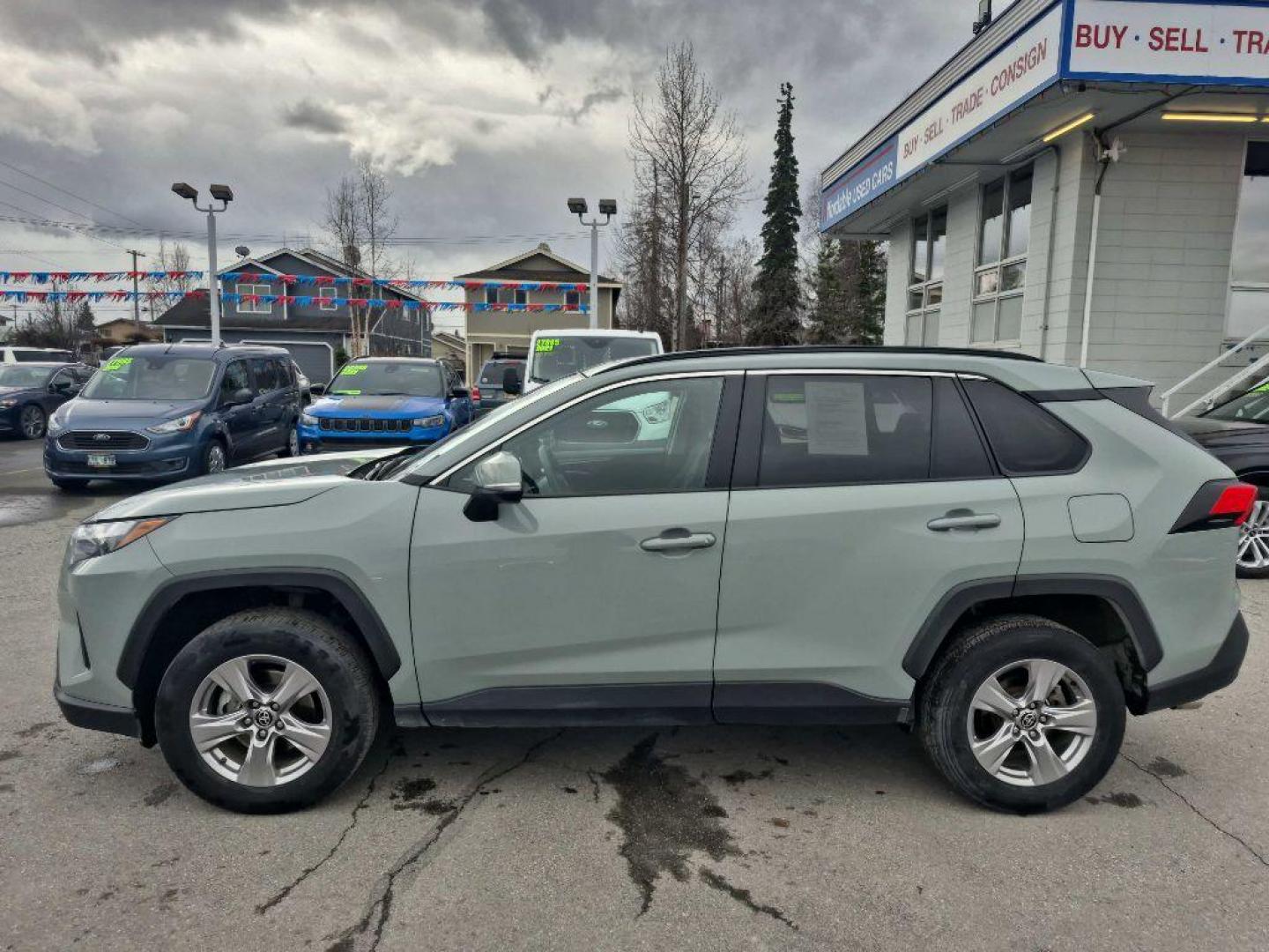 2023 GRAY TOYOTA RAV4 XLE (2T3W1RFV3PW) with an 2.5L engine, Automatic transmission, located at 929 East 8th Ave, Anchorage, AK, 99501, (907) 274-2277, 61.214783, -149.866074 - Photo#1