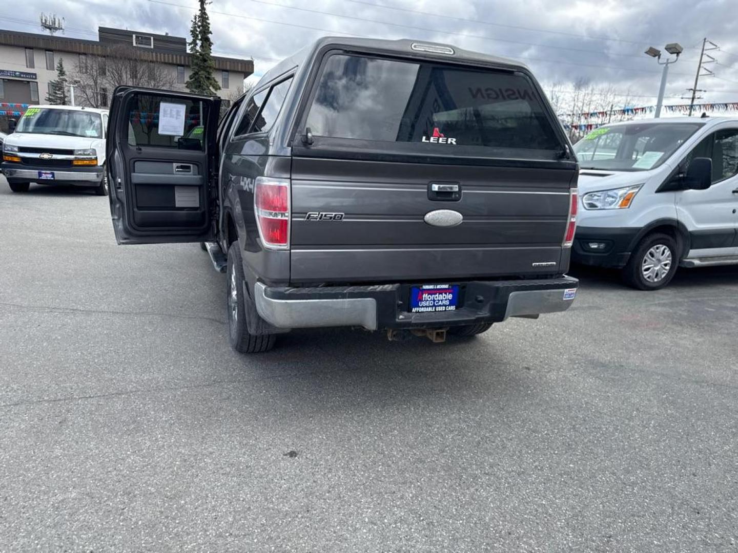 2011 GRAY FORD F150 SUPERCREW (1FTFW1EF1BF) with an 5.0L engine, Automatic transmission, located at 929 East 8th Ave, Anchorage, AK, 99501, (907) 274-2277, 61.214783, -149.866074 - Photo#3