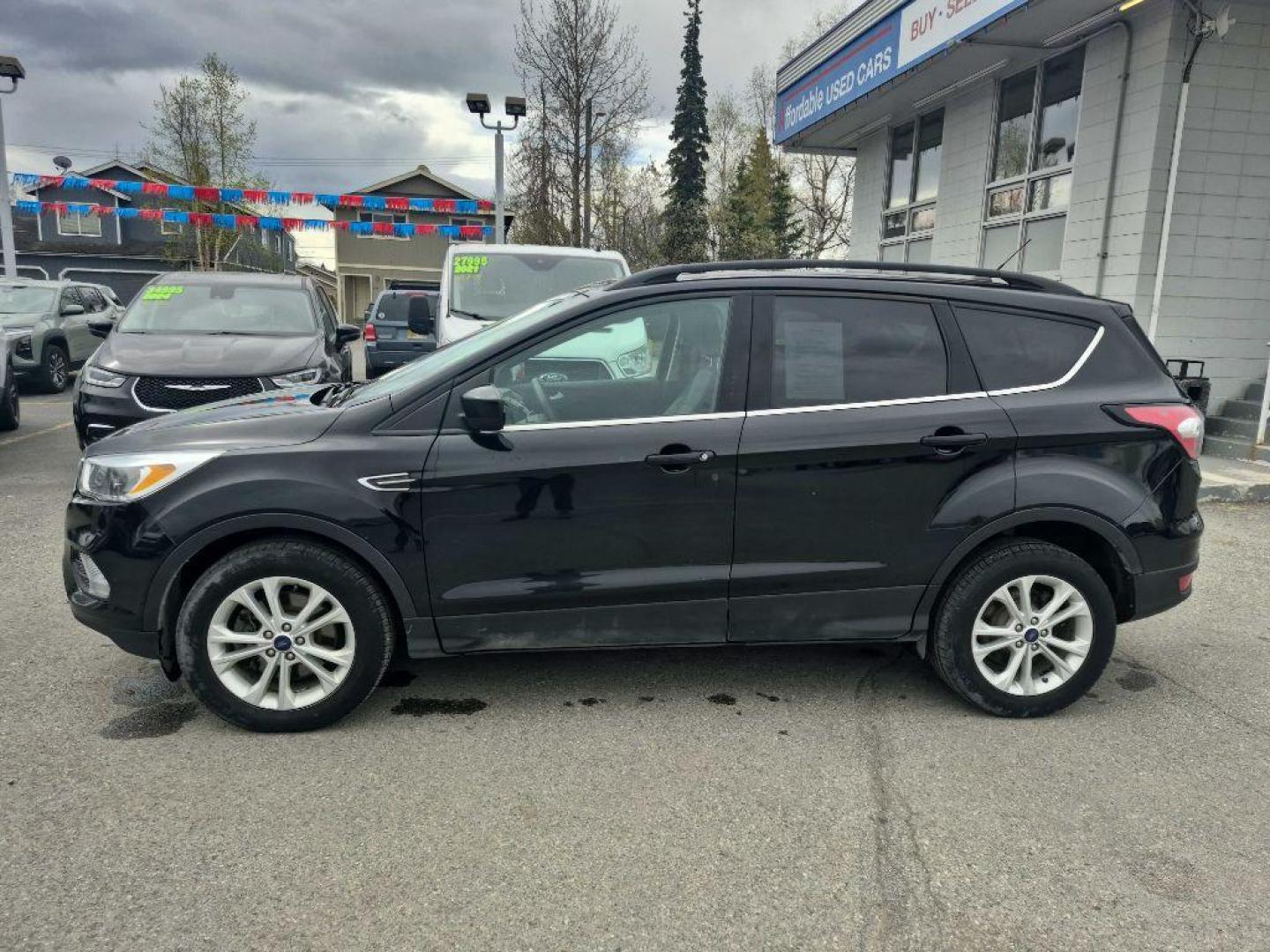 2018 BLACK FORD ESCAPE SE (1FMCU9GD1JU) with an 1.5L engine, Automatic transmission, located at 929 East 8th Ave, Anchorage, AK, 99501, (907) 274-2277, 61.214783, -149.866074 - Photo#1
