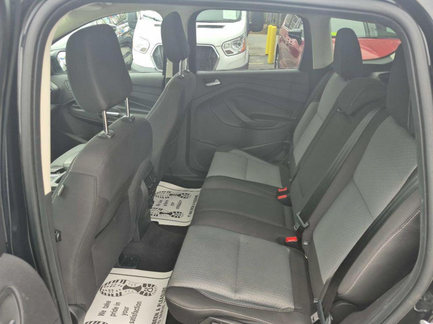 2018 BLACK FORD ESCAPE SE (1FMCU9GD1JU) with an 1.5L engine, Automatic transmission, located at 929 East 8th Ave, Anchorage, AK, 99501, (907) 274-2277, 61.214783, -149.866074 - Photo#3