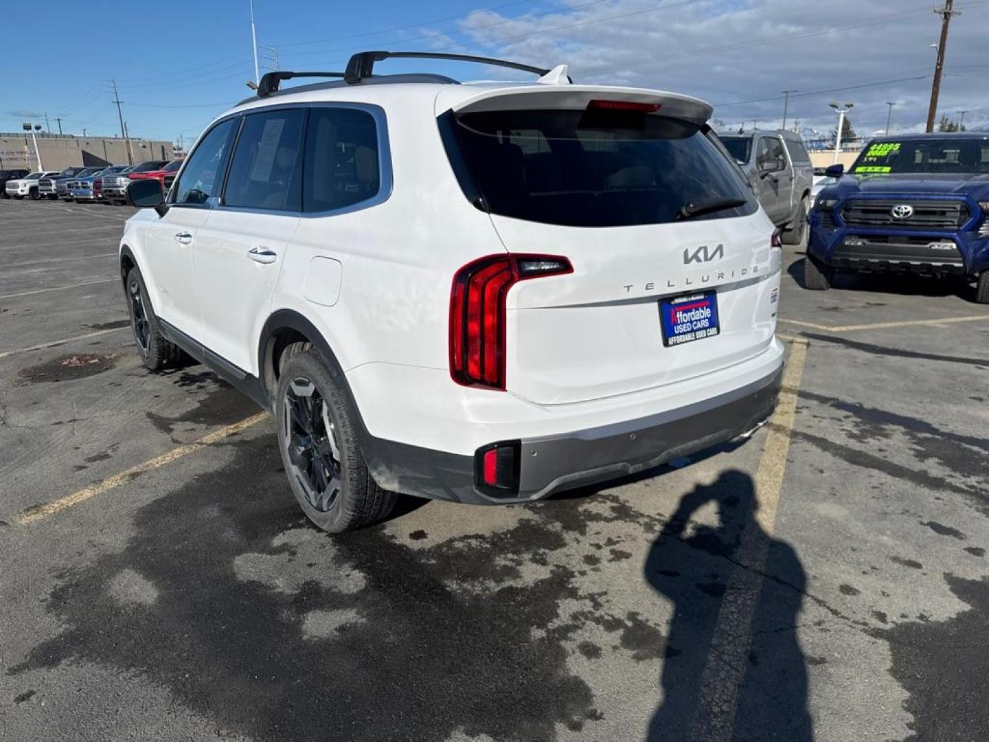 2025 WHITE KIA TELLURIDE S (5XYP6DGC1SG) with an 3.8L engine, Automatic transmission, located at 929 East 8th Ave, Anchorage, AK, 99501, (907) 274-2277, 61.214783, -149.866074 - Photo#2