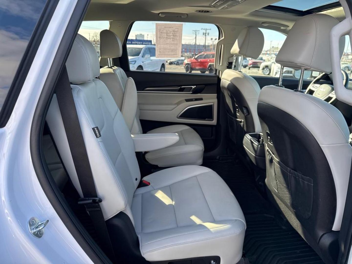 2025 WHITE KIA TELLURIDE S (5XYP6DGC1SG) with an 3.8L engine, Automatic transmission, located at 929 East 8th Ave, Anchorage, AK, 99501, (907) 274-2277, 61.214783, -149.866074 - Photo#3