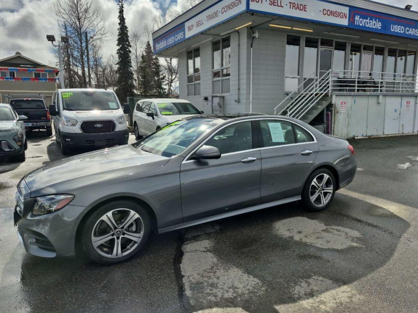2018 BLUE MERCEDES-BENZ E-CLASS E300 4MATIC (WDDZF4KBXJA) with an 2.0L engine, Automatic transmission, located at 929 East 8th Ave, Anchorage, AK, 99501, (907) 274-2277, 61.214783, -149.866074 - Photo#0