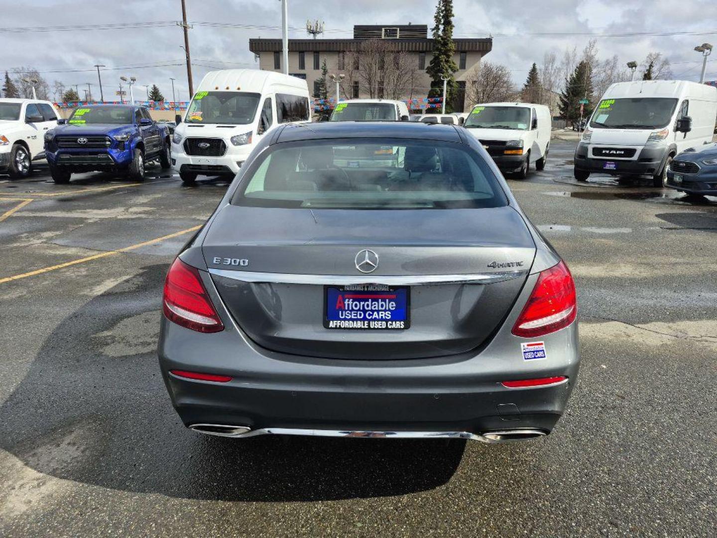 2018 BLUE MERCEDES-BENZ E-CLASS E300 4MATIC (WDDZF4KBXJA) with an 2.0L engine, Automatic transmission, located at 929 East 8th Ave, Anchorage, AK, 99501, (907) 274-2277, 61.214783, -149.866074 - Photo#3