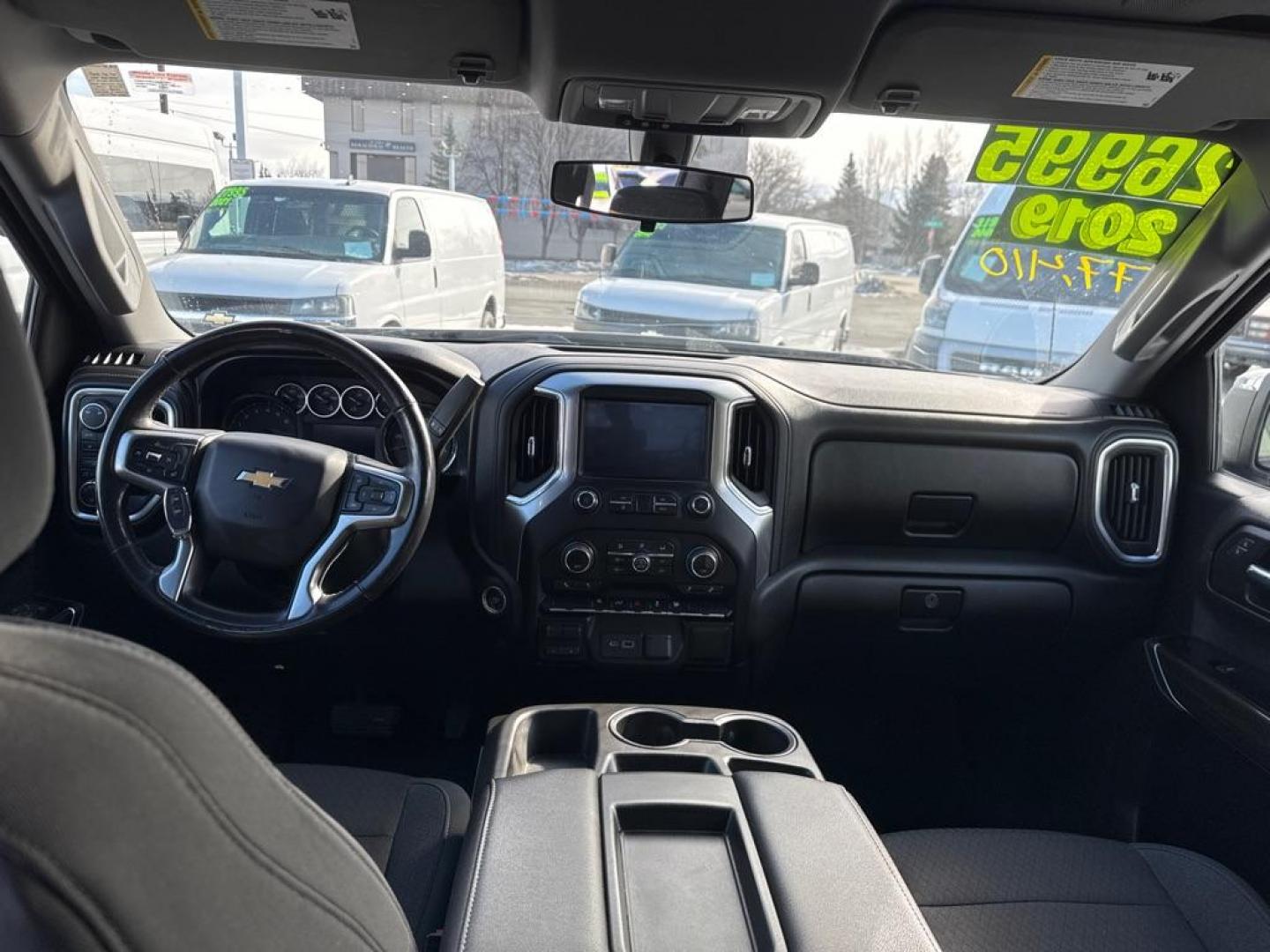 2019 GRAY CHEVROLET SILVERADO 1500 LT (1GCRYDED3KZ) with an 5.3L engine, Automatic transmission, located at 929 East 8th Ave, Anchorage, AK, 99501, (907) 274-2277, 61.214783, -149.866074 - Photo#4