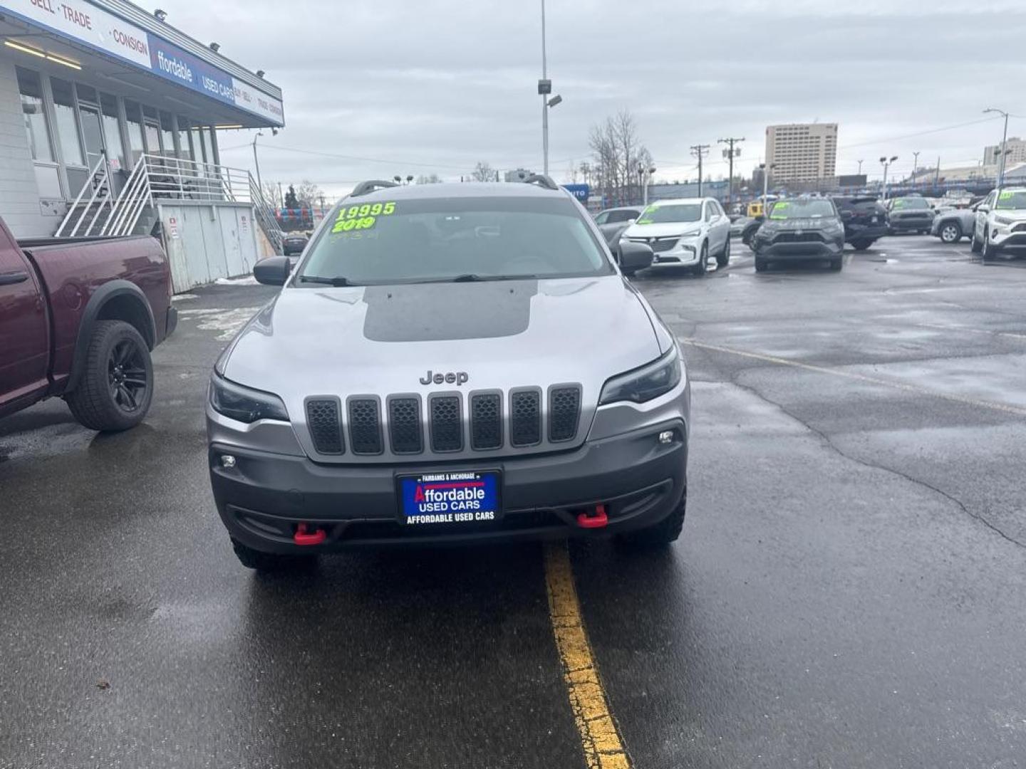 2019 SILVER JEEP CHEROKEE TRAILHAWK (1C4PJMBX9KD) with an 3.2L engine, Automatic transmission, located at 929 East 8th Ave, Anchorage, AK, 99501, (907) 274-2277, 61.214783, -149.866074 - Photo#0
