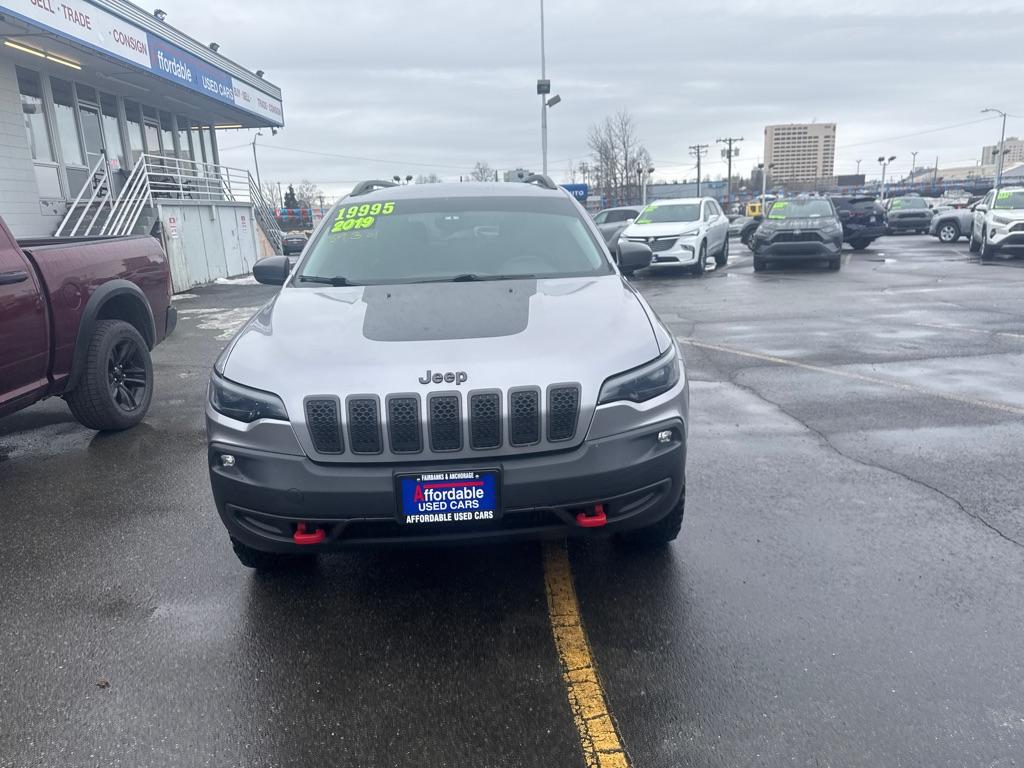 photo of 2019 JEEP CHEROKEE TRAILHAWK