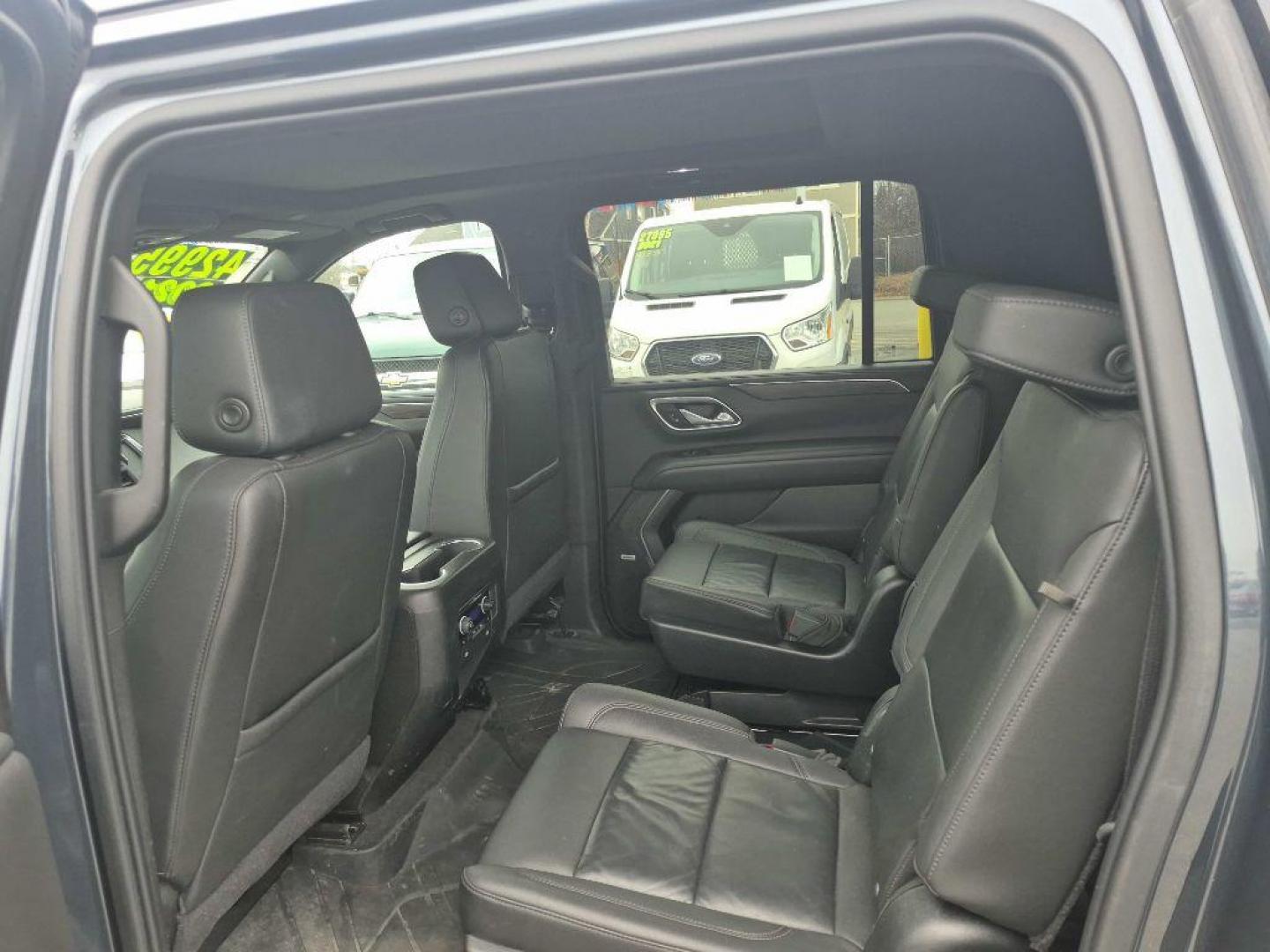 2021 GRAY CHEVROLET SUBURBAN 1500 Z71 (1GNSKDKD0MR) with an 5.3L engine, Automatic transmission, located at 929 East 8th Ave, Anchorage, AK, 99501, (907) 274-2277, 61.214783, -149.866074 - Photo#3