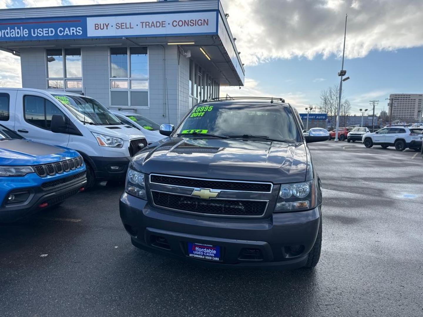 2011 GREY CHEVROLET AVALANCHE LS (3GNTKEE31BG) with an 5.3L engine, Automatic transmission, located at 929 East 8th Ave, Anchorage, AK, 99501, (907) 274-2277, 61.214783, -149.866074 - Photo#0