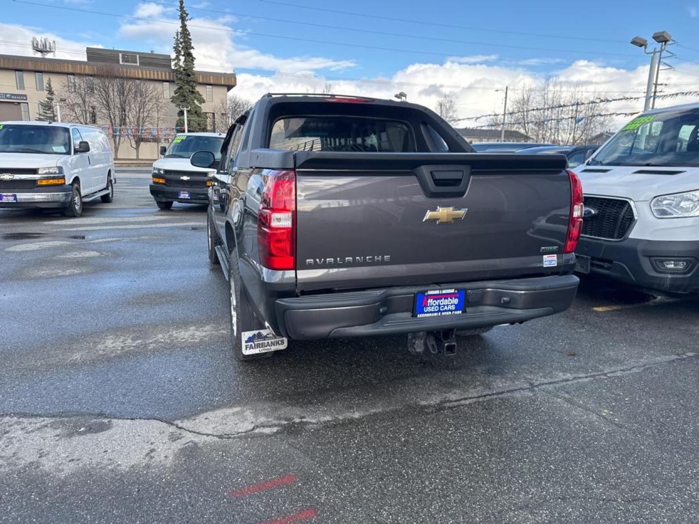 2011 GREY CHEVROLET AVALANCHE LS (3GNTKEE31BG) with an 5.3L engine, Automatic transmission, located at 929 East 8th Ave, Anchorage, AK, 99501, (907) 274-2277, 61.214783, -149.866074 - Photo#2
